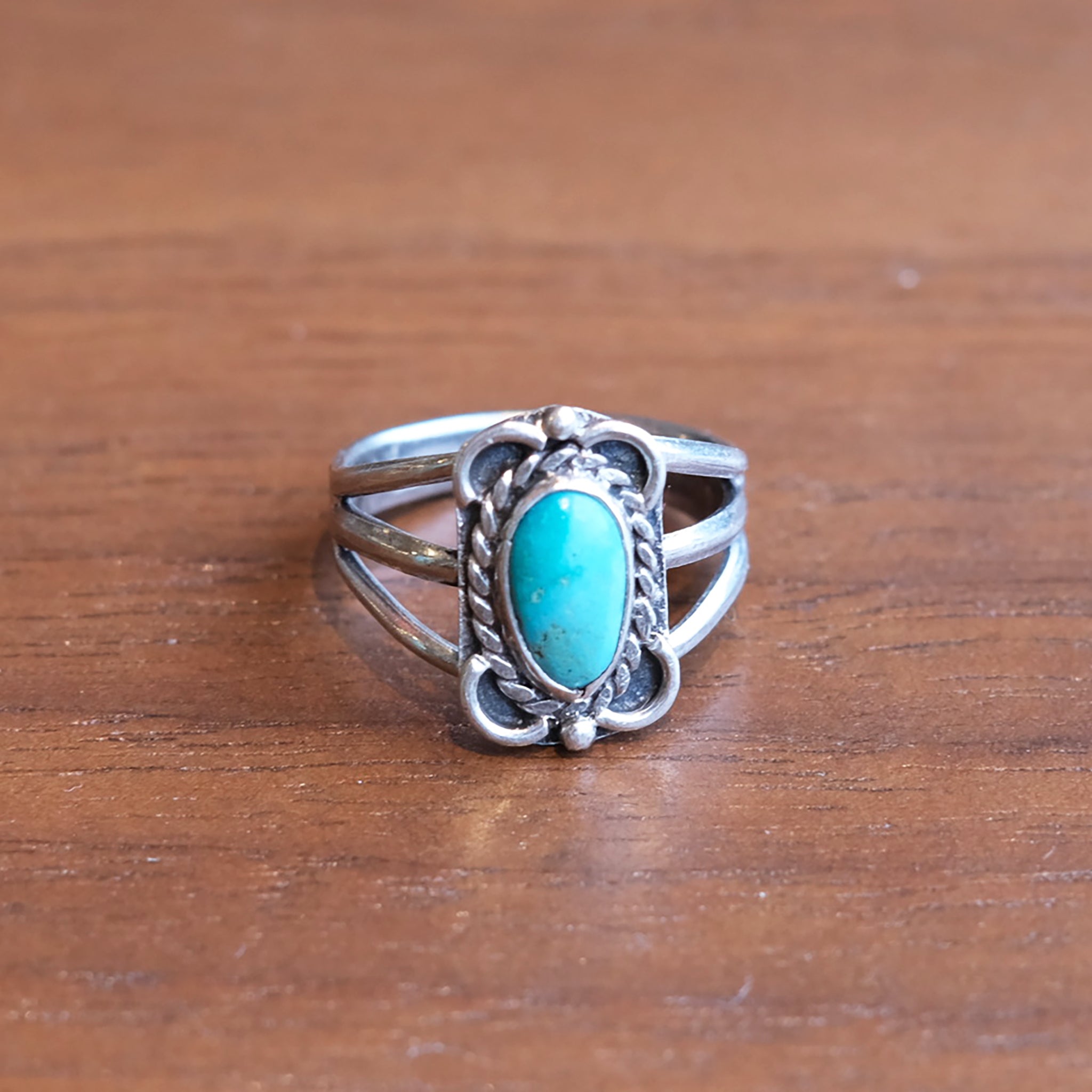 Light Turquoise Oval Ring Braid Setting