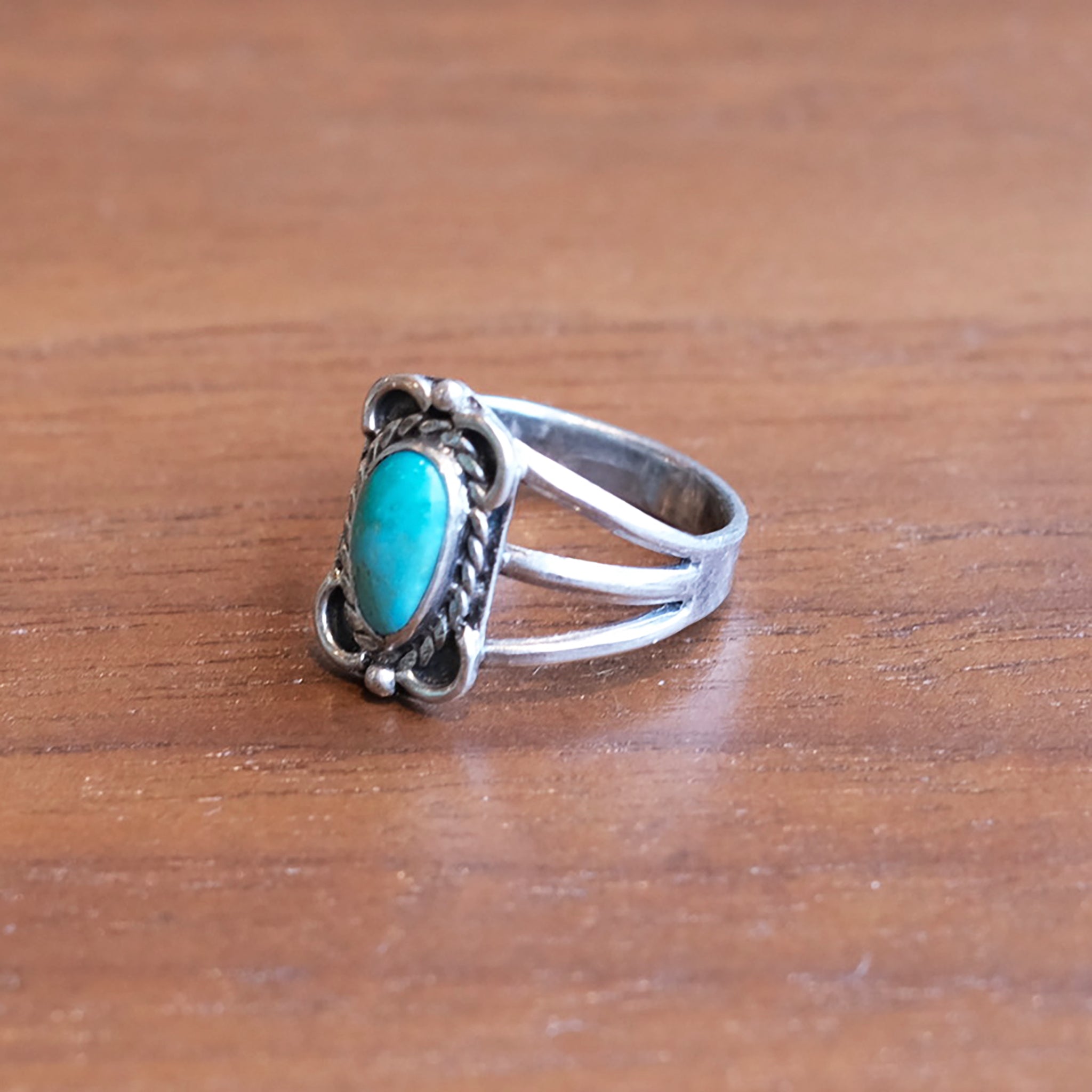 Light Turquoise Oval Ring Braid Setting