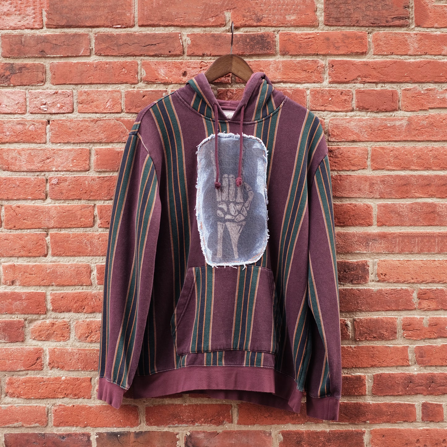 rock on hoodie- stripe burgundy M