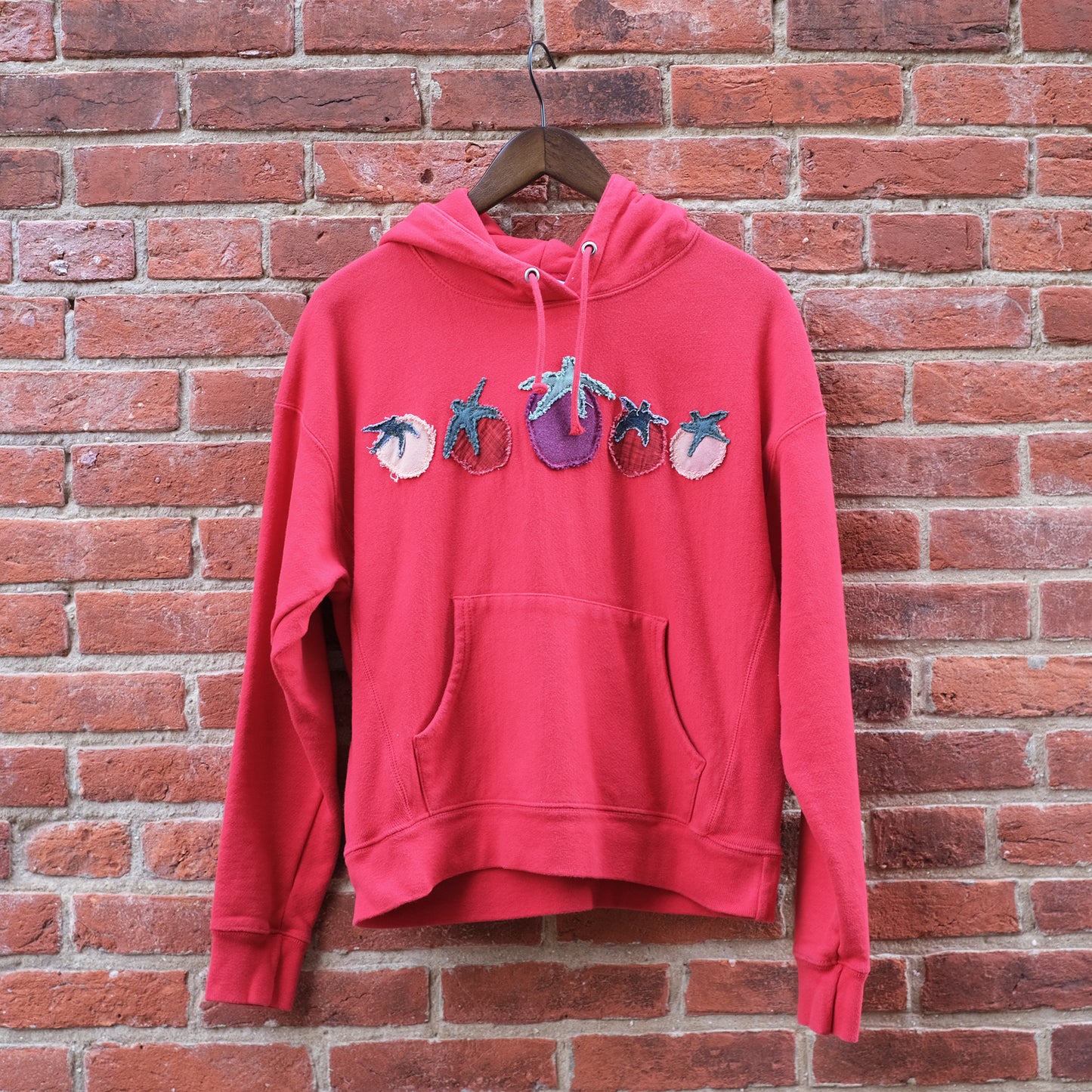 tomato patch hoodie - red kid's L