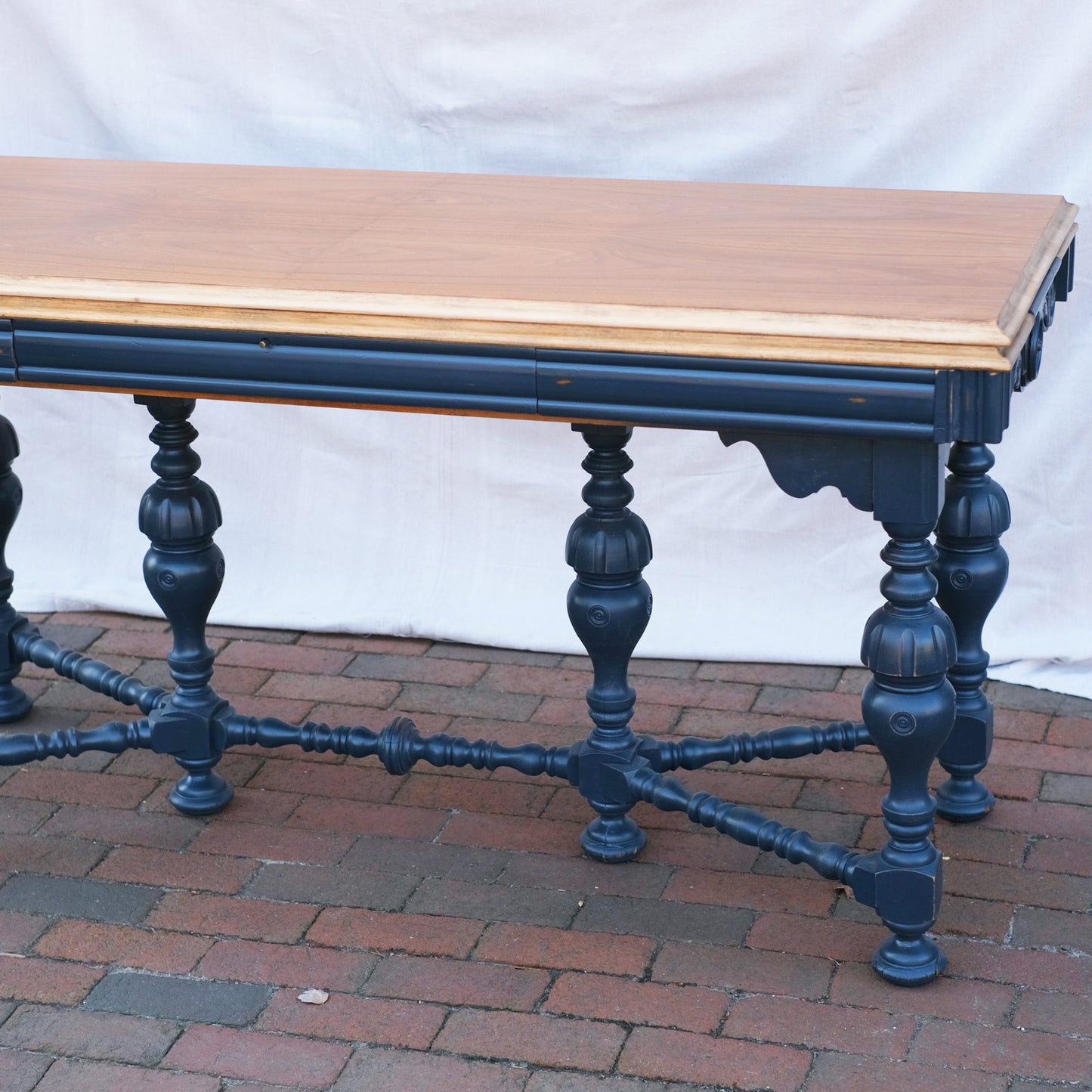 Inkwell Hidden Leaf Table