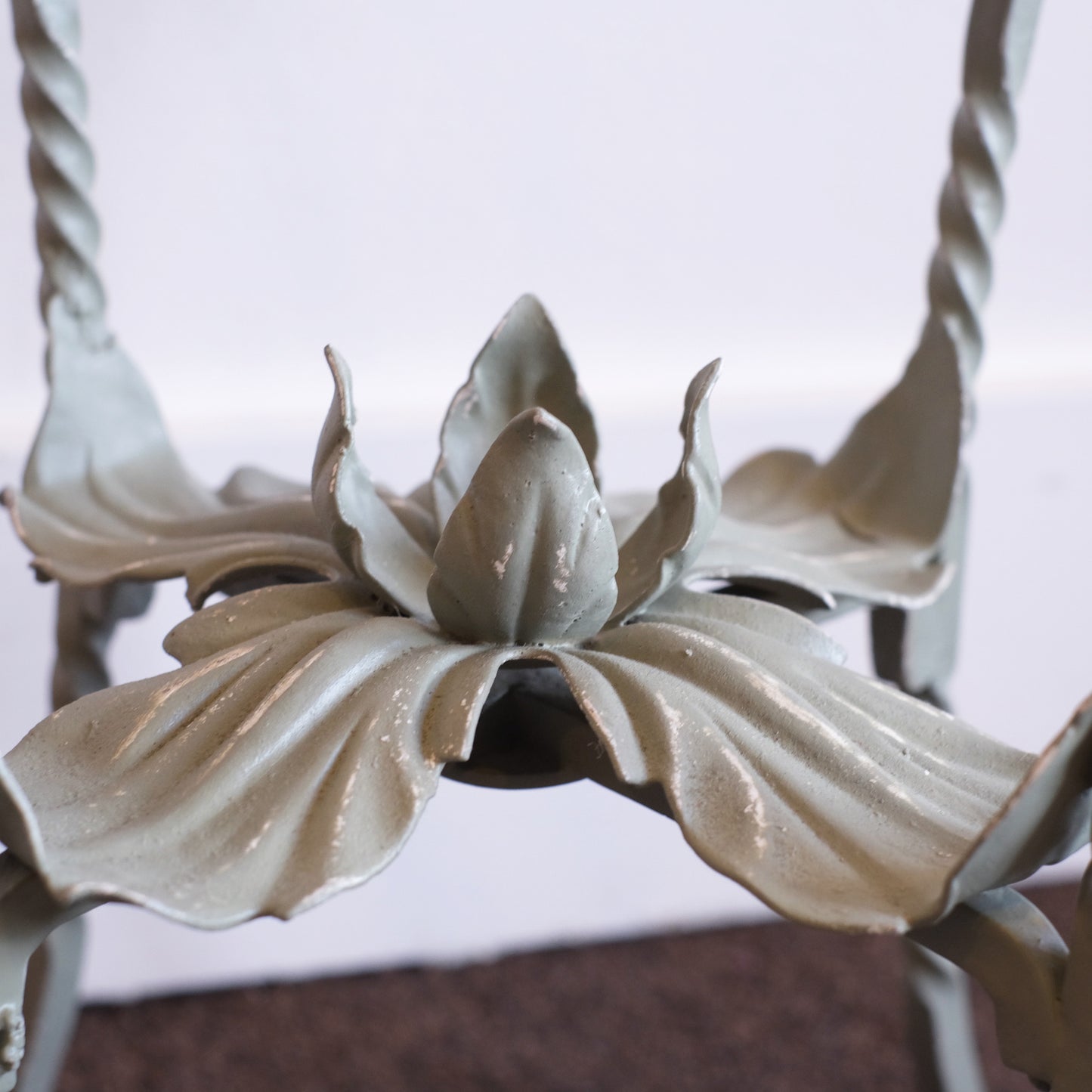 Lotus Basil Plant Stand