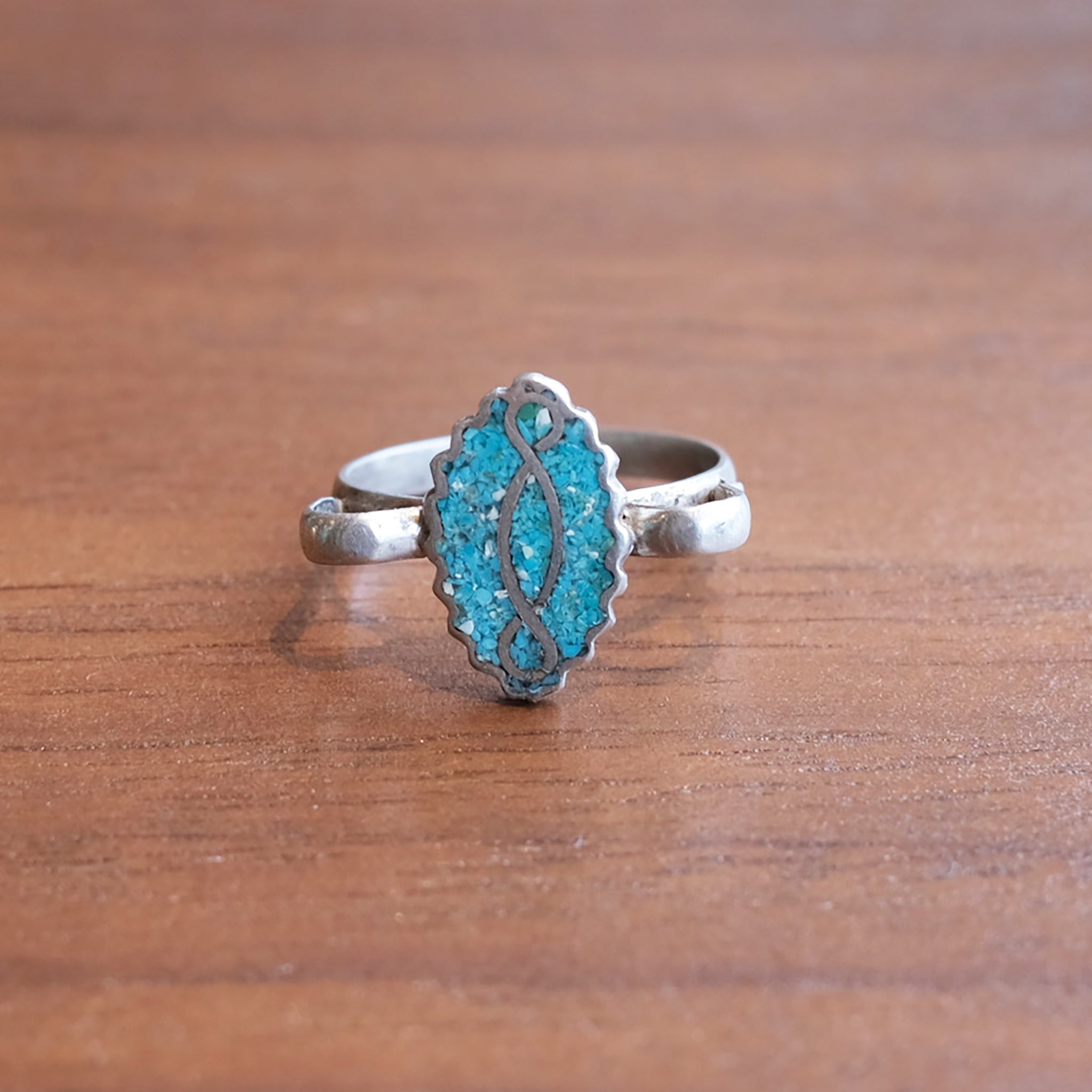 Crushed Turquoise Scalloped Ring