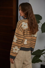 Load image into Gallery viewer, Daydreamer Floral Pullover
