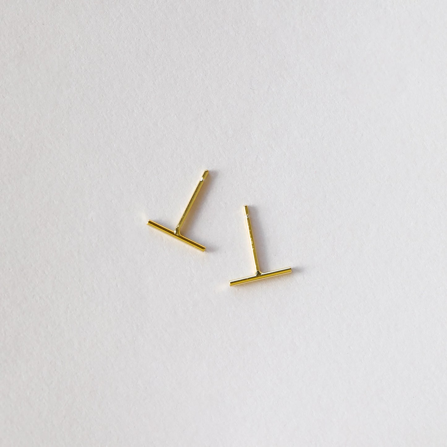 Minimalist Bar Stud