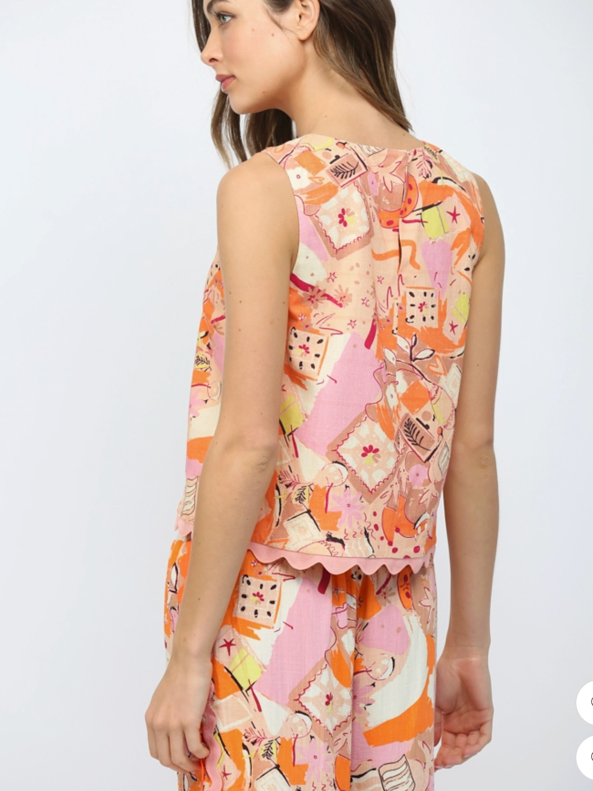 Ric-Rac Trimmed Abstract Print Top