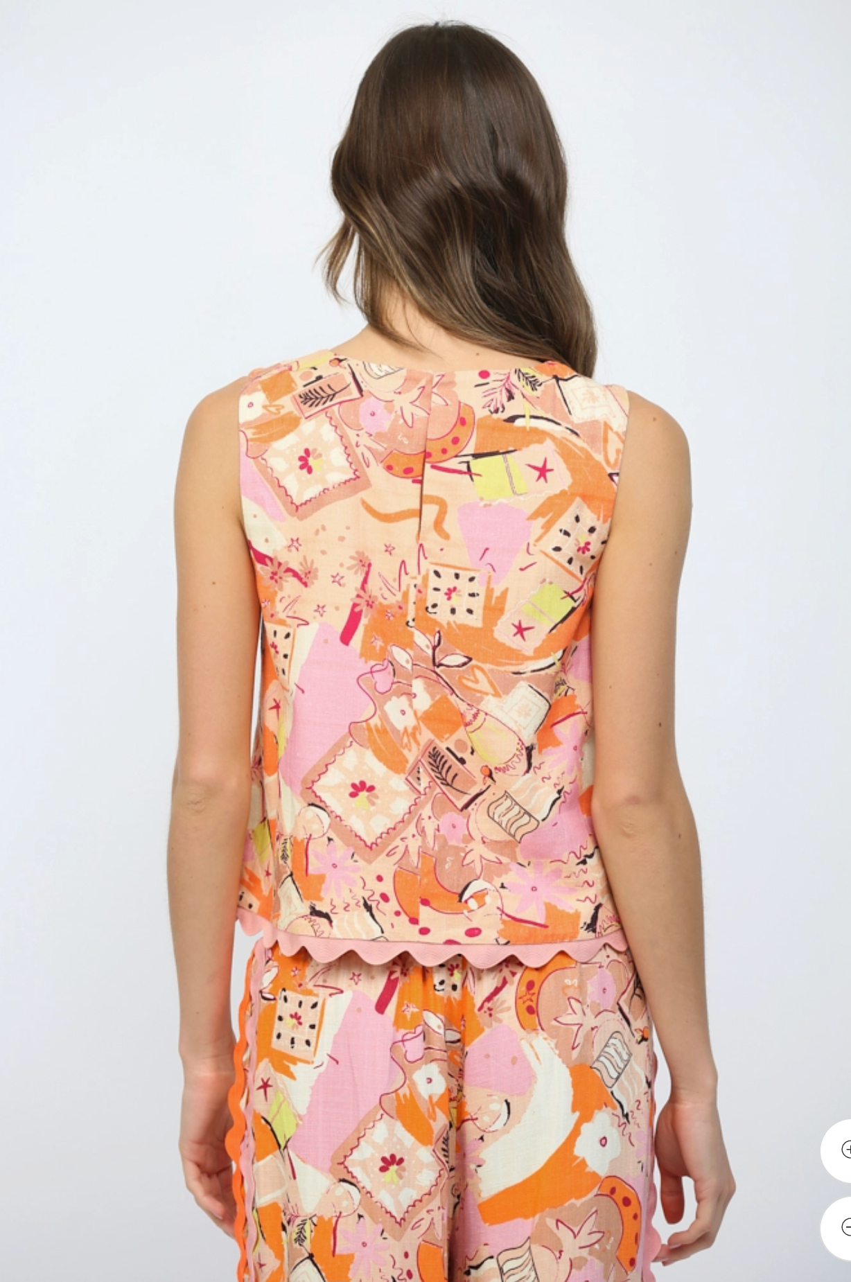 Ric-Rac Trimmed Abstract Print Top