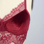 Load image into Gallery viewer, Velvet and Lace Cropped Cami
