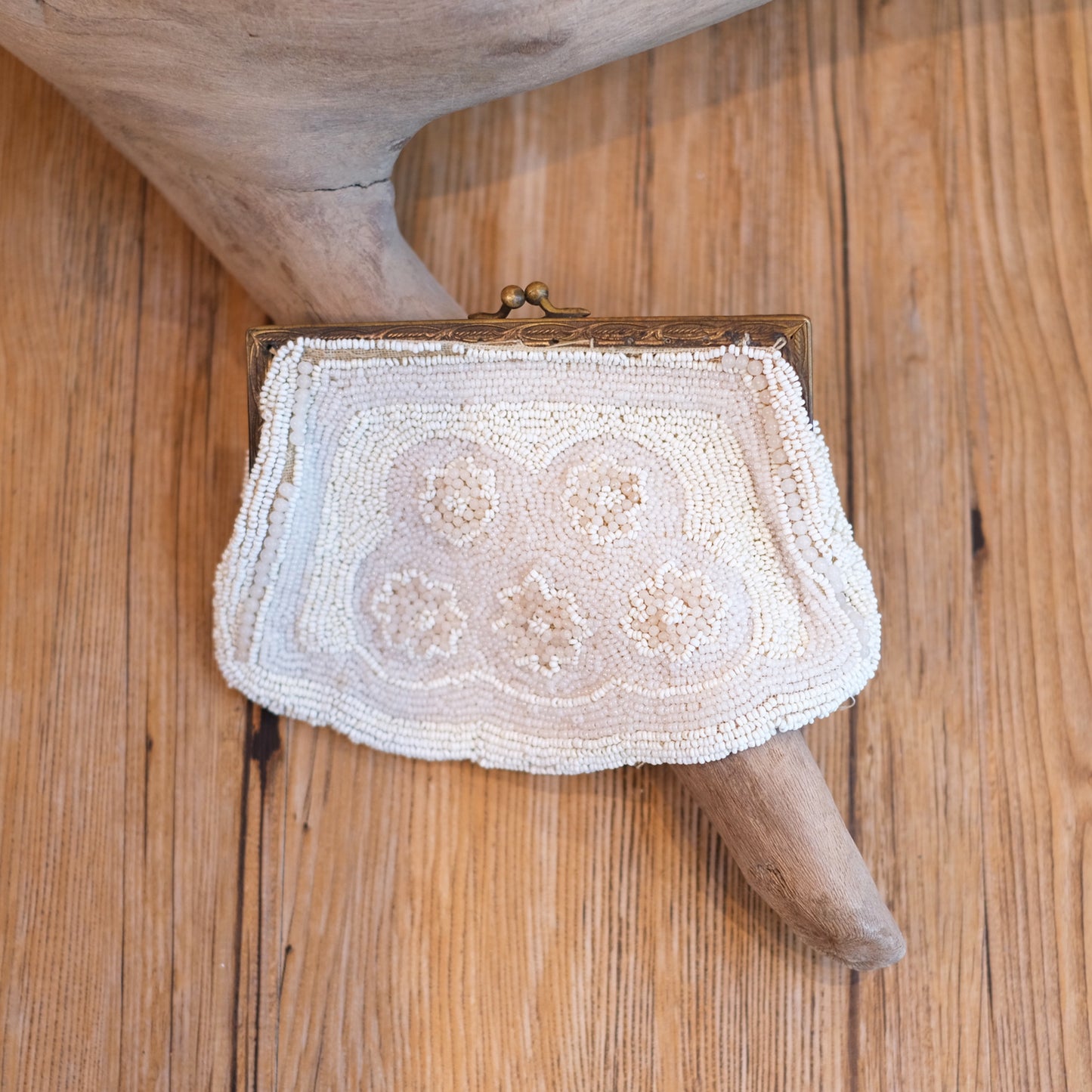 Vintage Daisy Beaded Clutch