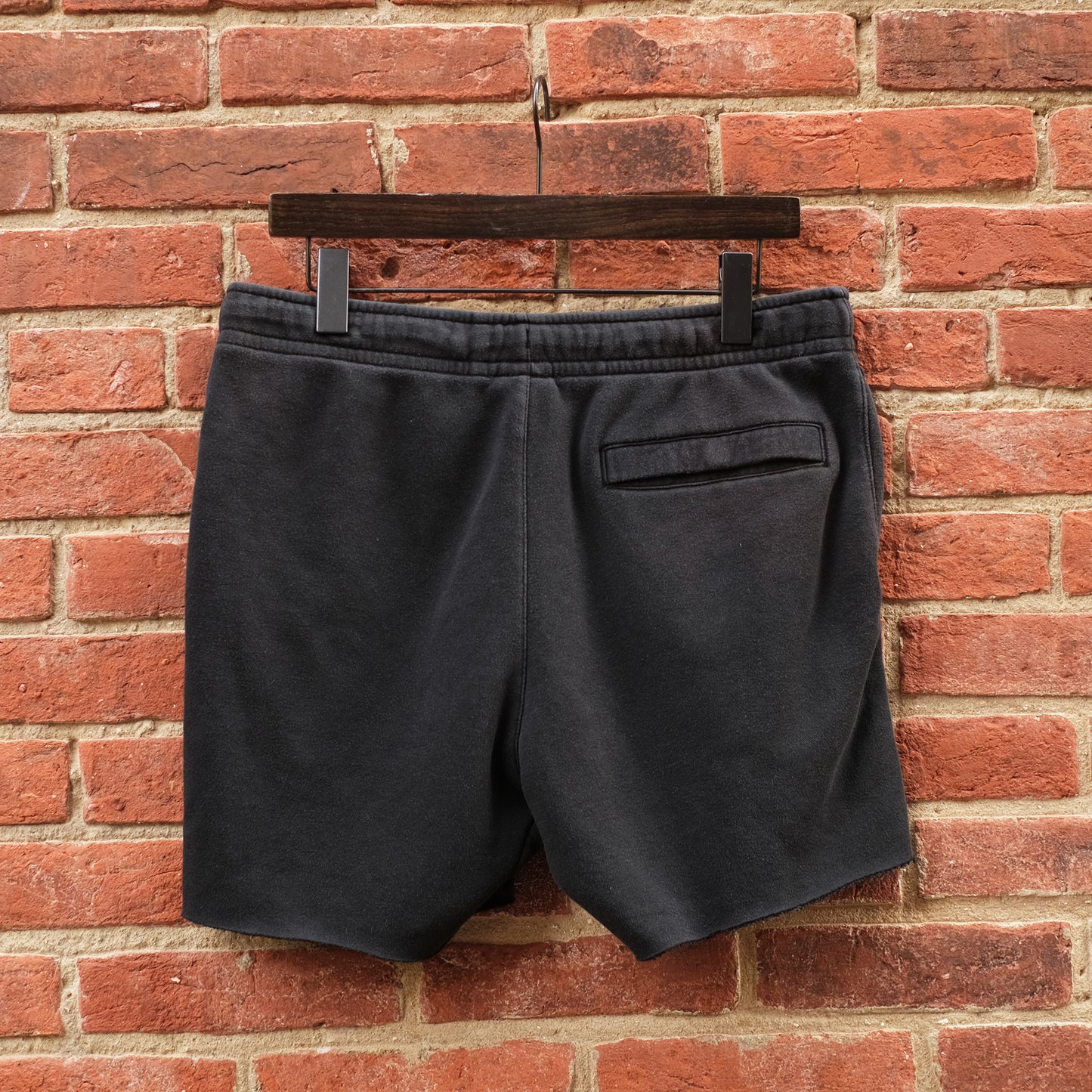 fruit patch sweat shorts - black strawberry M