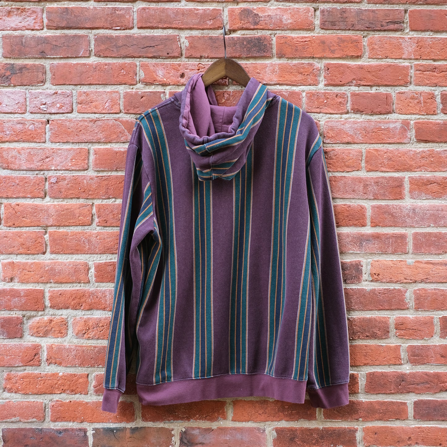 rock on hoodie- stripe burgundy M