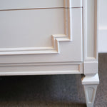 Load image into Gallery viewer, Linen Thomasville Gentleman&#39;s Chest
