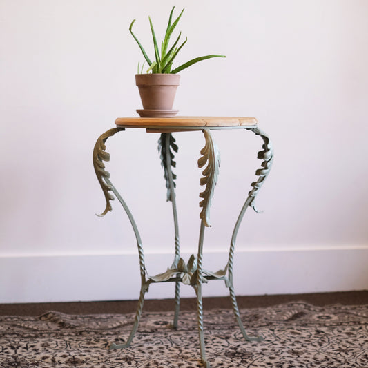 Lotus Basil Plant Stand